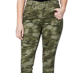 Gloria Vanderbilt Curvy Camouflaged Jeans